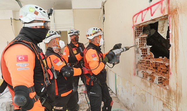 İzmir depreminin yıl dönümünde Buca Belediyesi’ne teşekkür belgesi