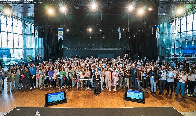 Öğretmenler, 24 Kasım’da Öğretmen Ağı’nın, Mehmet Zorlu Vakfı Ana Partnerliğinde Düzenlediği “Yaratıcı Özgüven Festivali”nde Buluşuyor.