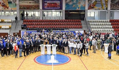 Büyükşehir Belediyesi’nin spor ailesi yeni yıl için bir araya geldi  “Şampiyon olacağım diyen herkesin yanında olacağız”